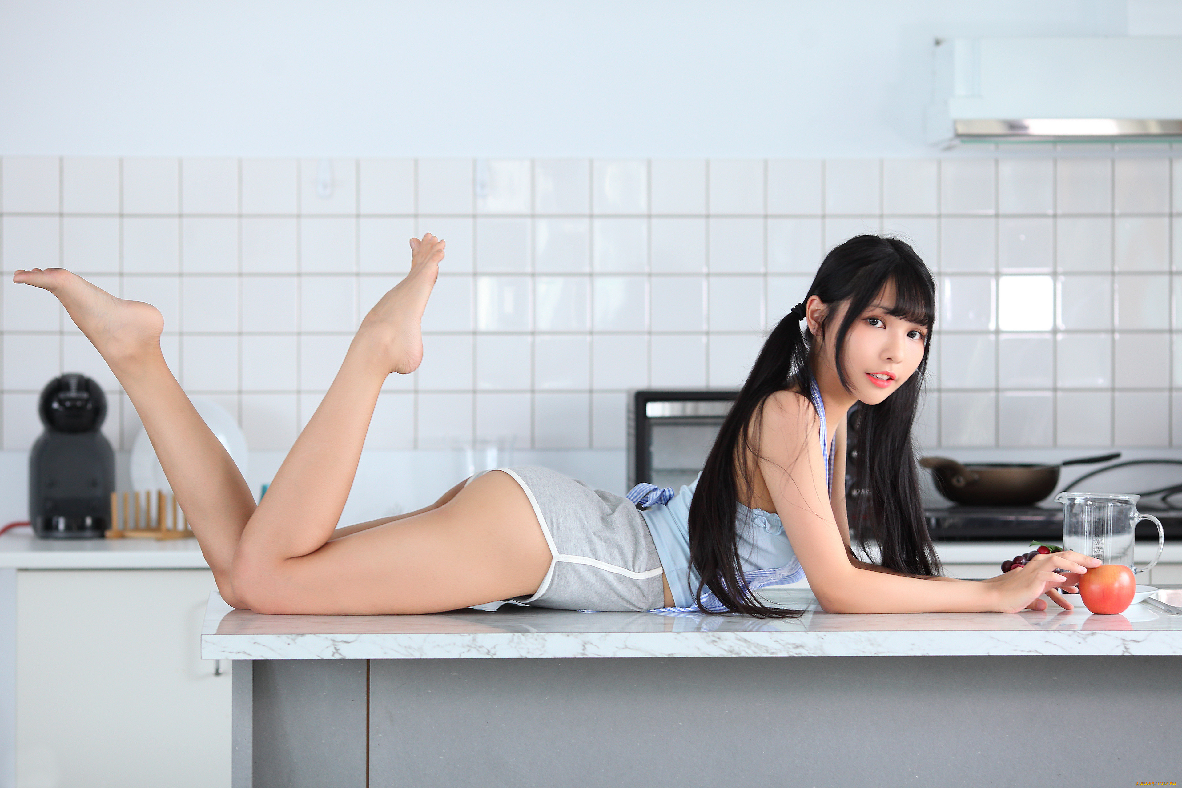 Азиатские девушки на кухне